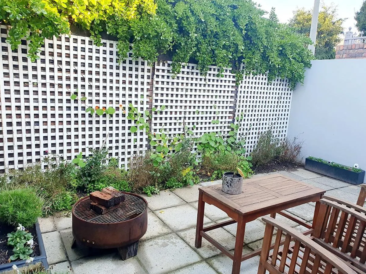 Oak Self Catering Cottage Cape Town 0*,  South Africa